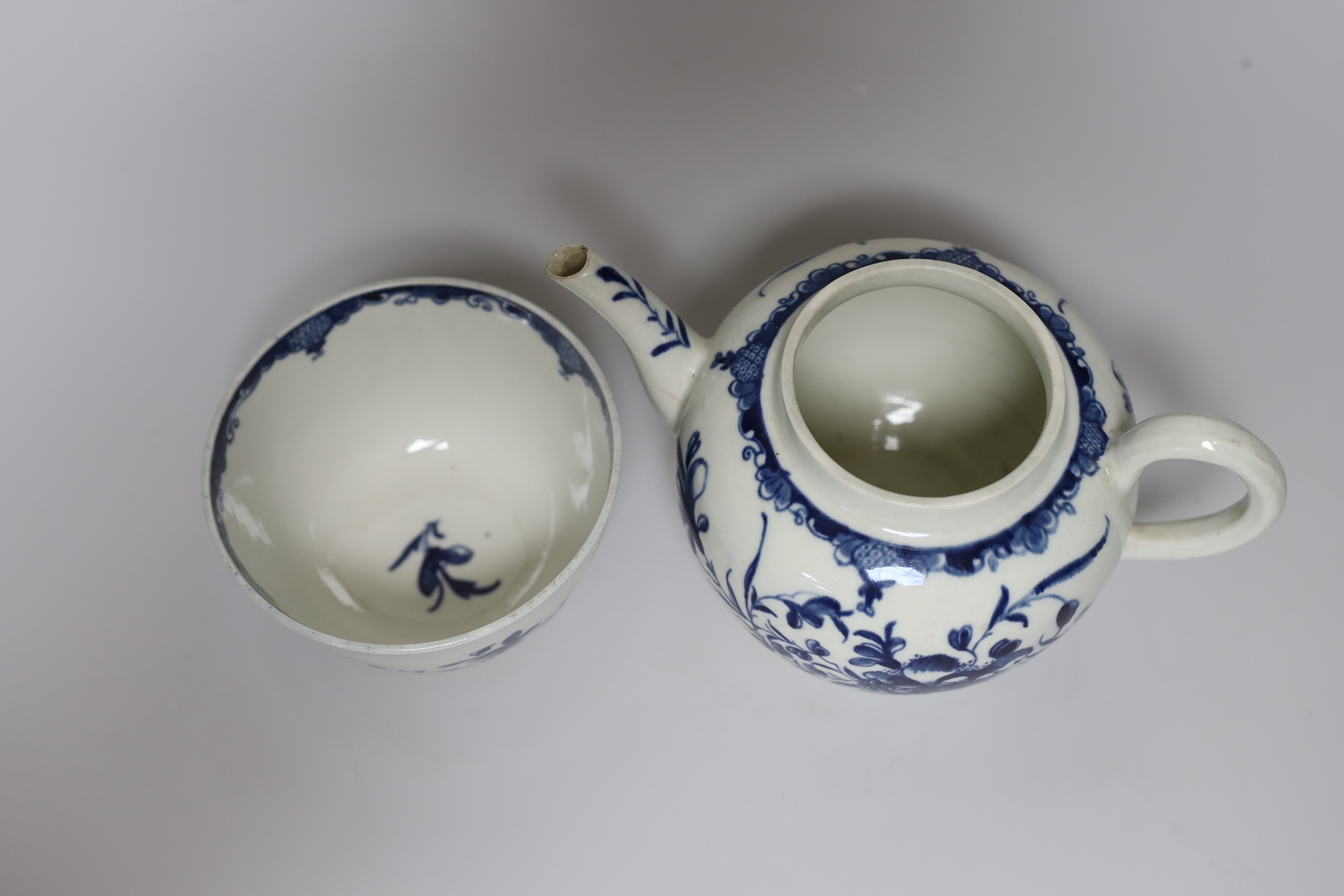 An early Worcester sucrier and cover painted with the Mansfield pattern, and a teapot and cover in the same pattern, c.1760, tallest 13cm